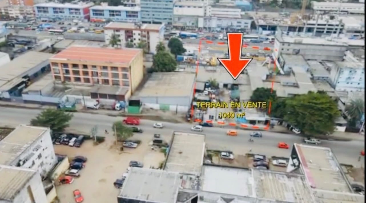 MISE EN VENTE D'UN TERRAIN DE 1040 m2 EN BORDURE SE VOIE BITUMÉ À MARCORY-ZONE 4