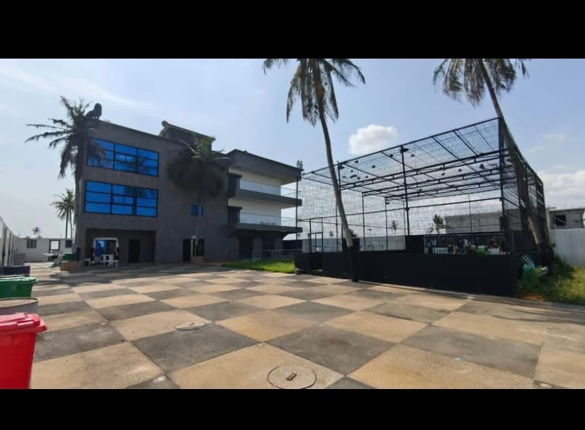 VILLA TRIPLEX 9 PIÈCES VUE LAGUNAIRE AVEC PISCINE EN VENTE À PORT BOUET 