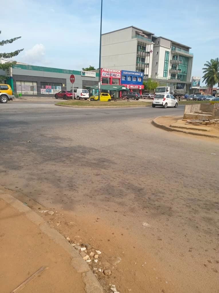 COCODY SUR LATRILLE DEUX PLATEAUX vente 780m2