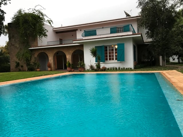 Superbe villa avec piscine au quartier Souissi 
