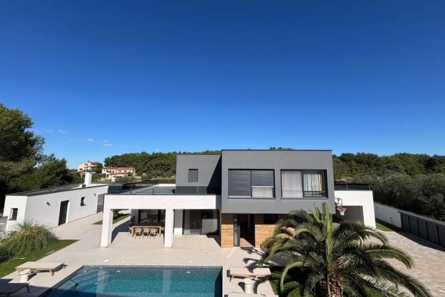 Luxueuse villa familiale avec piscine dans un quartier calme de Pula, en ...