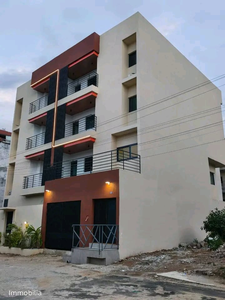 Vente immeuble R+3 ou Appartement Cocody riviera Faya jules vernes