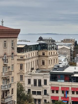 2 BDR apt at the Fountains Square 