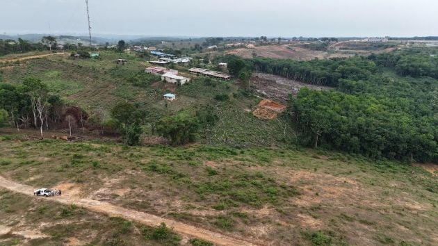 TERRAIN AYAMAN EBIMPE EN FACE DU STADE OLYMPIC