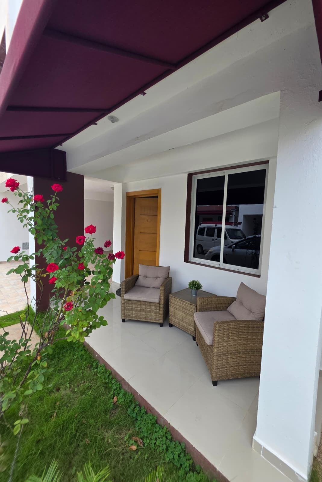 Casa con piscina privada en residencial cerrado con seguridad cerca del Aeropuerto – alquiler mensual