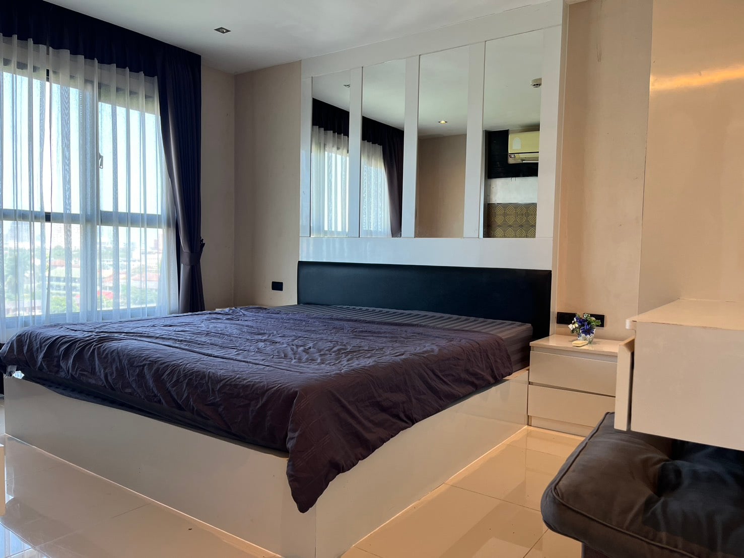 The Blue Residence for rent with Washing machine. A bit Sea View