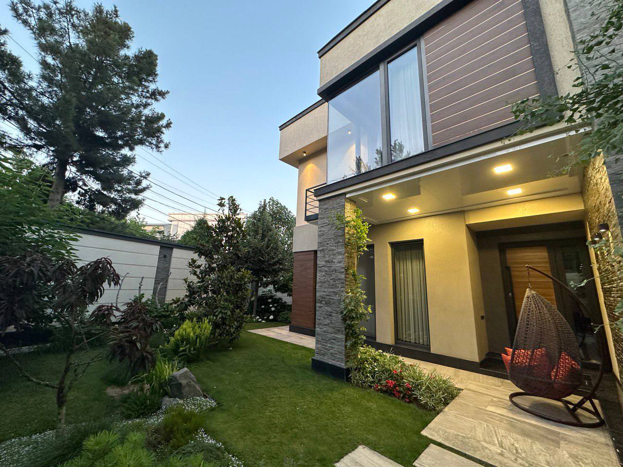 Luxurious 3 bedrooms house of 400 m2 with a nice garden and indoor pool at Aybek area