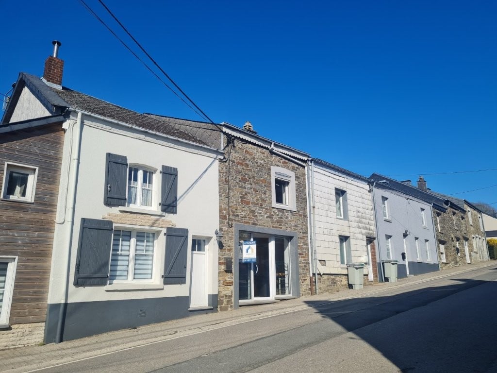 Belgique 6850 Paliseul : charmante maison de commerce, proche du centre. 