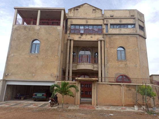 UN TRIPLEX DE HAUT STANDING EN LOCATION A OUAGA2000 EXTENSION