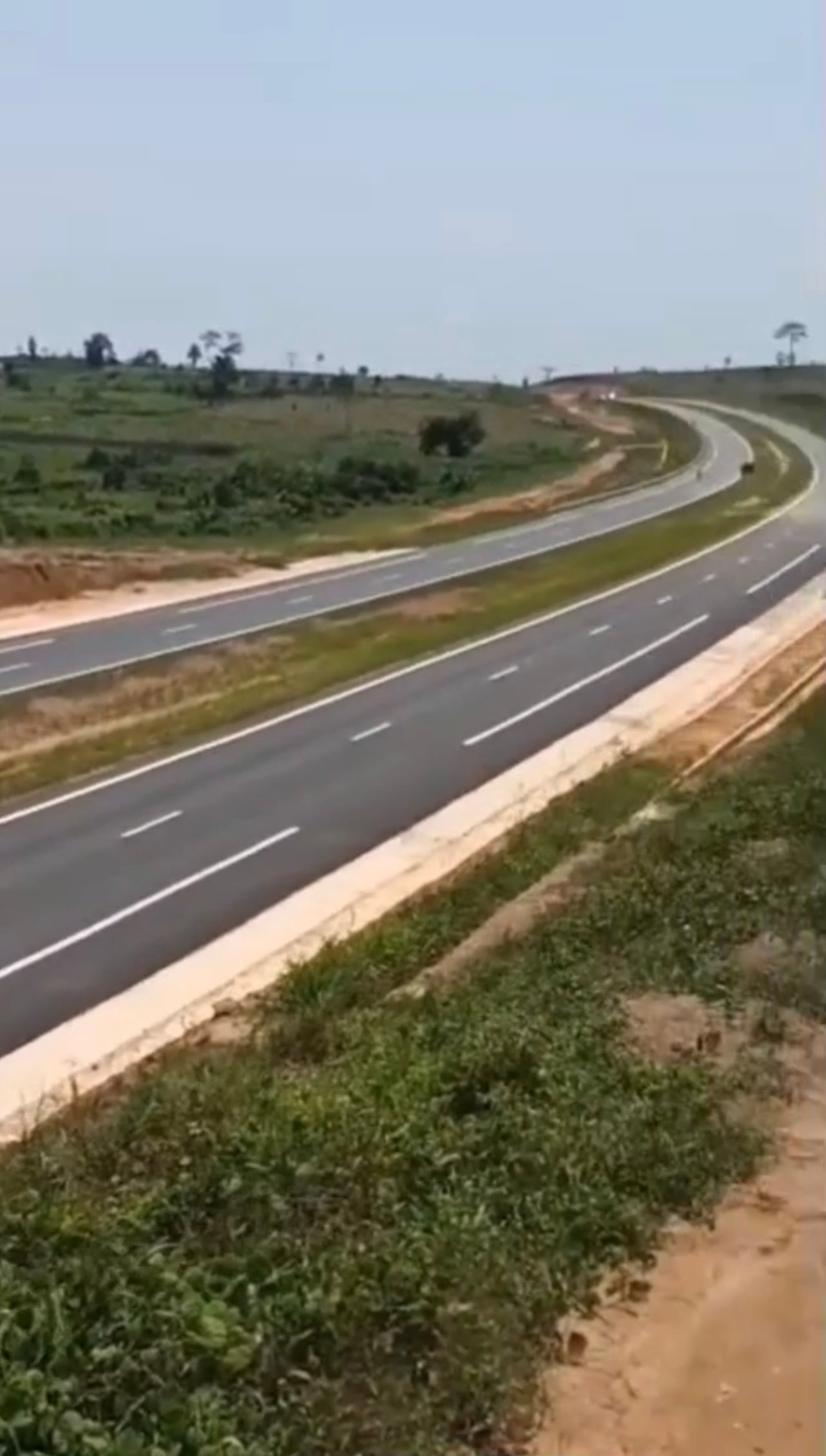 MISE EN VENTE D'UNE PARCELLE PLAT DE 199 HECTARES À ATTINGUIE POUR TOUT TYPE DE PROJET 