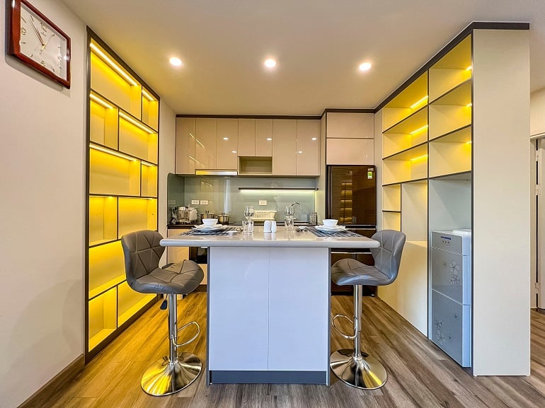 Luxury, modern 1 – bedroom apartment with balcony in Linh Lang street, Ba Dinh district for rent