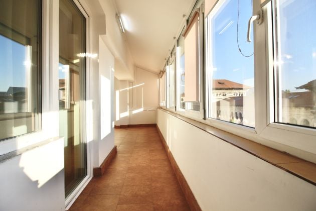 ULTRACENTRAL, UNIVERSITY, APARTMENT IN BLOC 1980! 