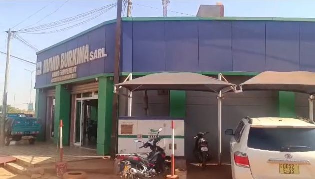 Maison de commerce en vente à la Zone 1