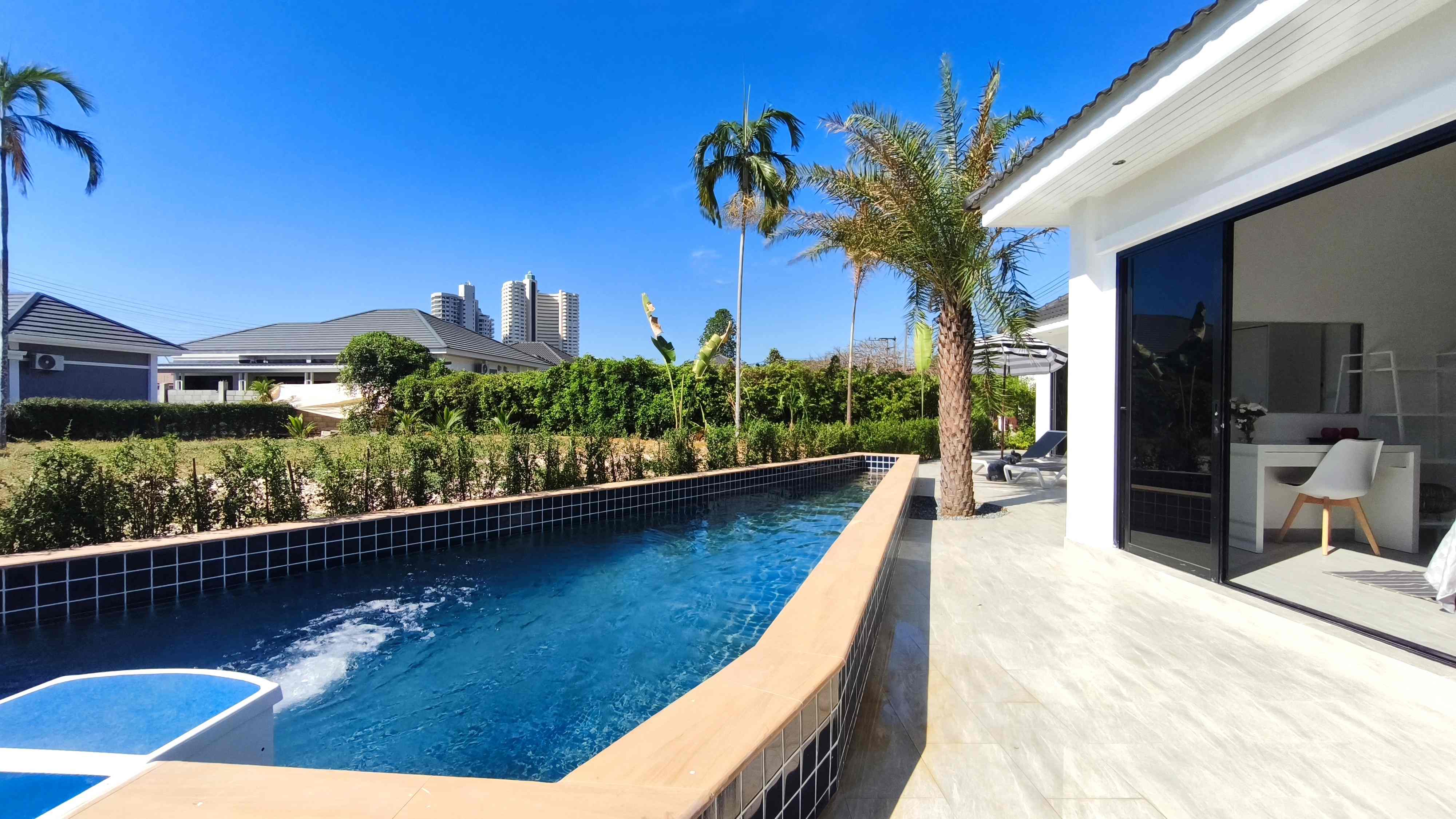 2 bedroom pool villa on Mae Ramphueng Beach in Rayong