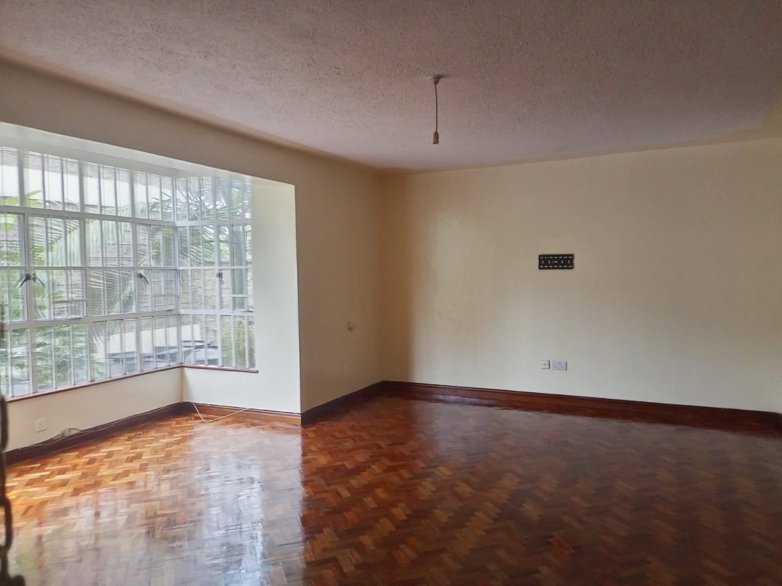 Spacious family living 3 Bedrooms Apartment 