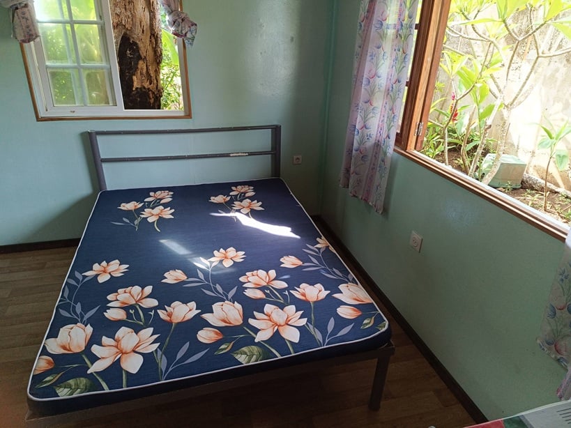 Moorea. Loue Fare local à Maatea.   Coté montagne, Libre de suite. - 1 salle d'eau /wc. Lave linge. - 1 Chambre