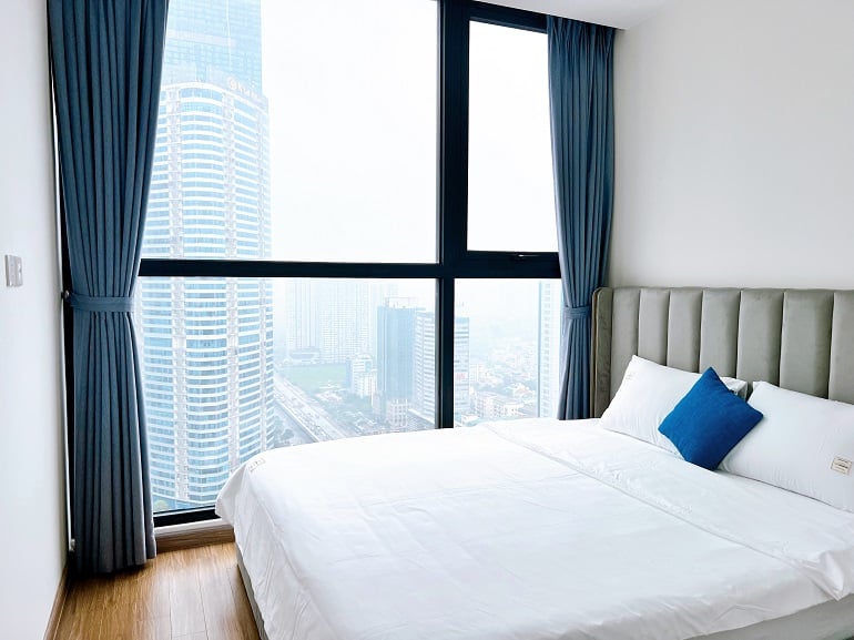 Nice, modern 2 – bedroom apartment with balcony in Cau Giay district for rent