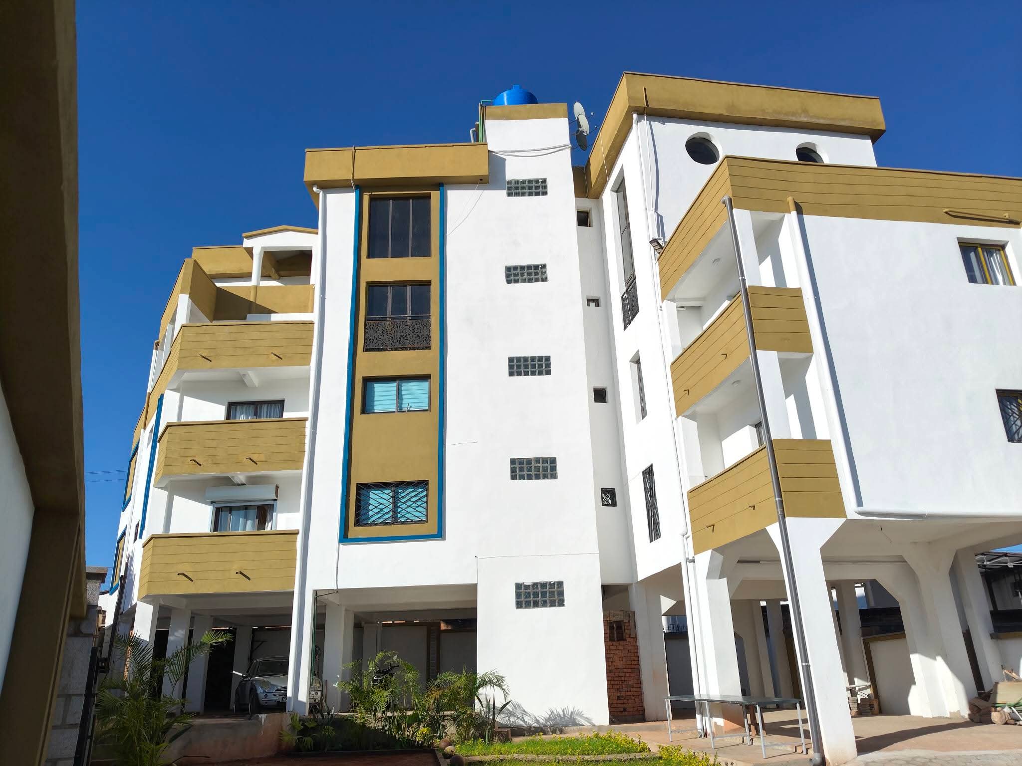 STUDIO MEUBLÉ À MANDROSOA IVATO