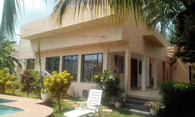 Villa arredata con piscina in affitto