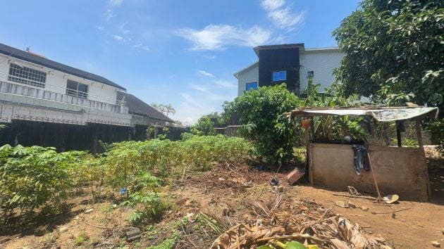 A magnificent 900 m² plot of land is now for sale in Cocody 2 ...