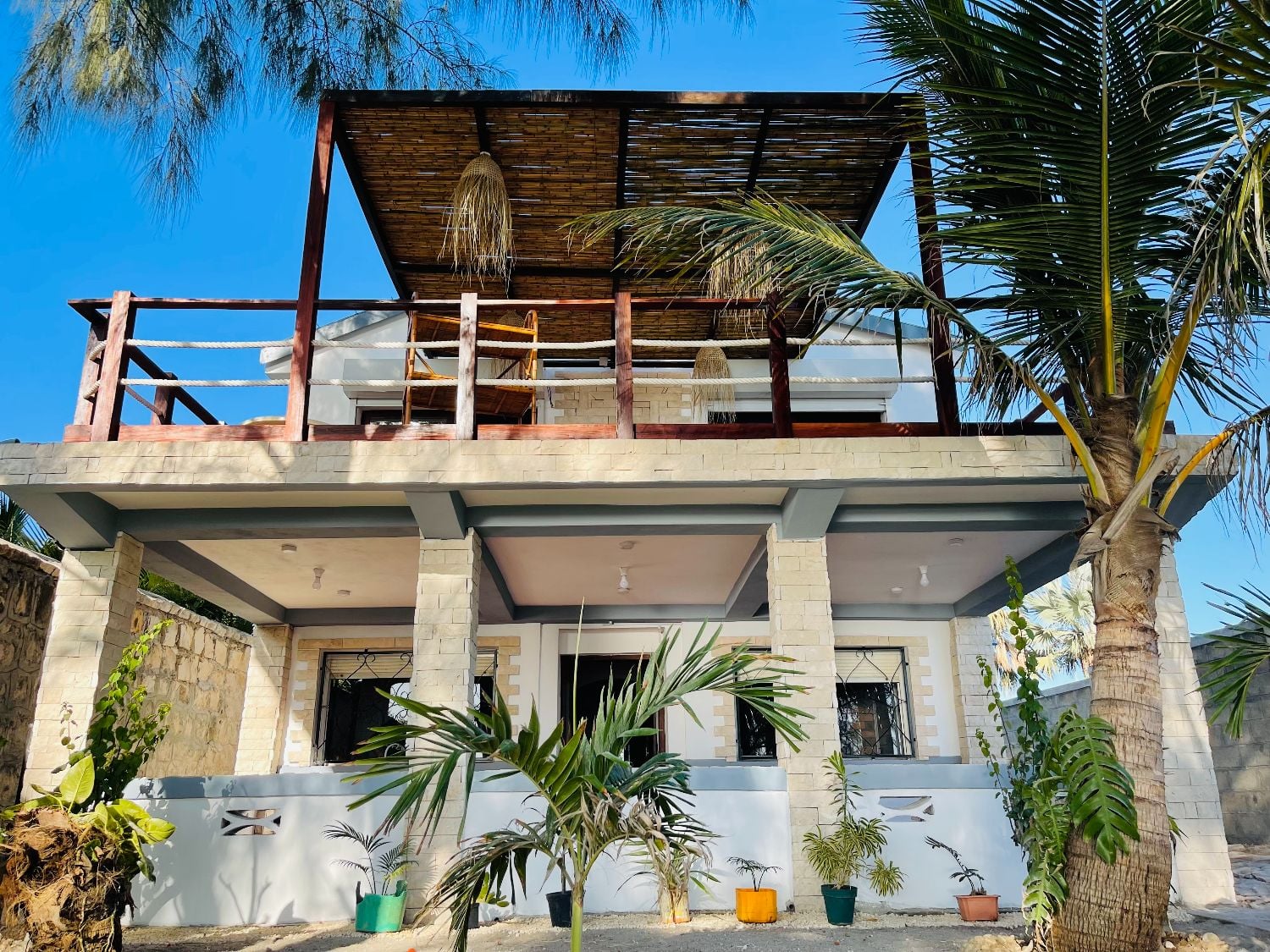 vends Bungalow pieds dans l'eau à Majunga Amborovy