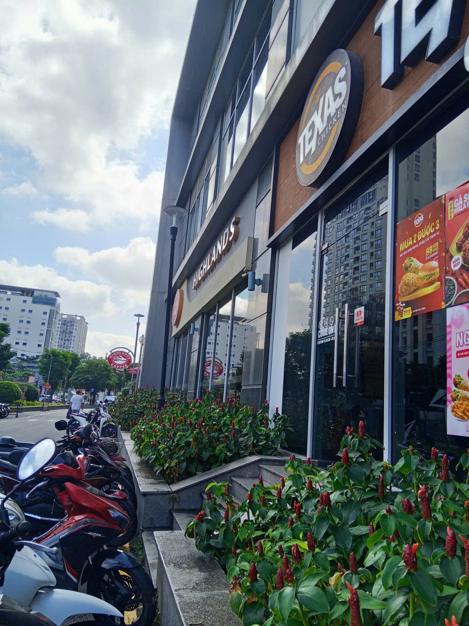 &#55357&#56613 LIVE WHERE BUSINESS MEETS LIFESTYLE – PRIVATE SHOPHOUSE IN DISTRICT 7