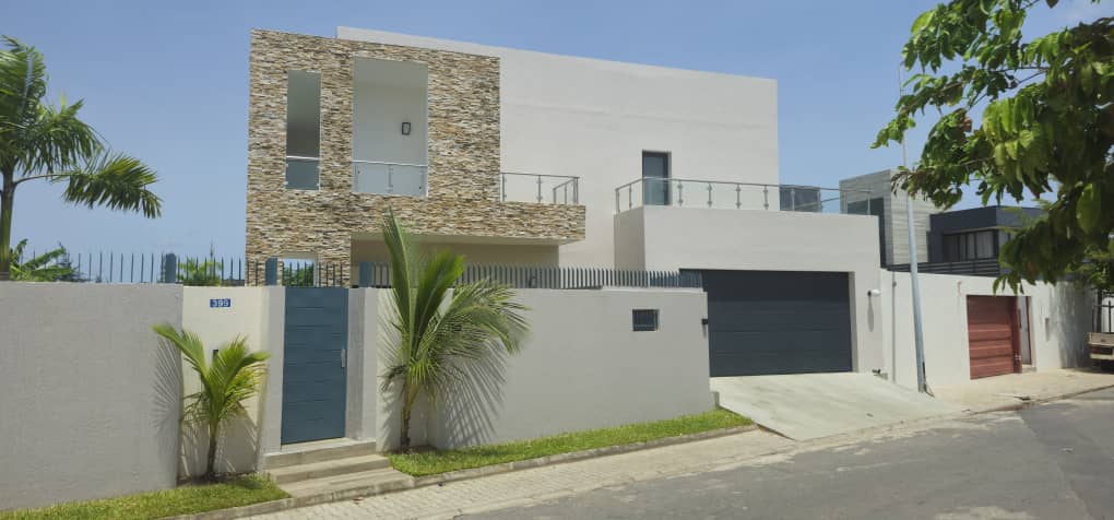 Cocody Golf 4  cité Laguna Golf vente magnifinque villa de 6 pièces