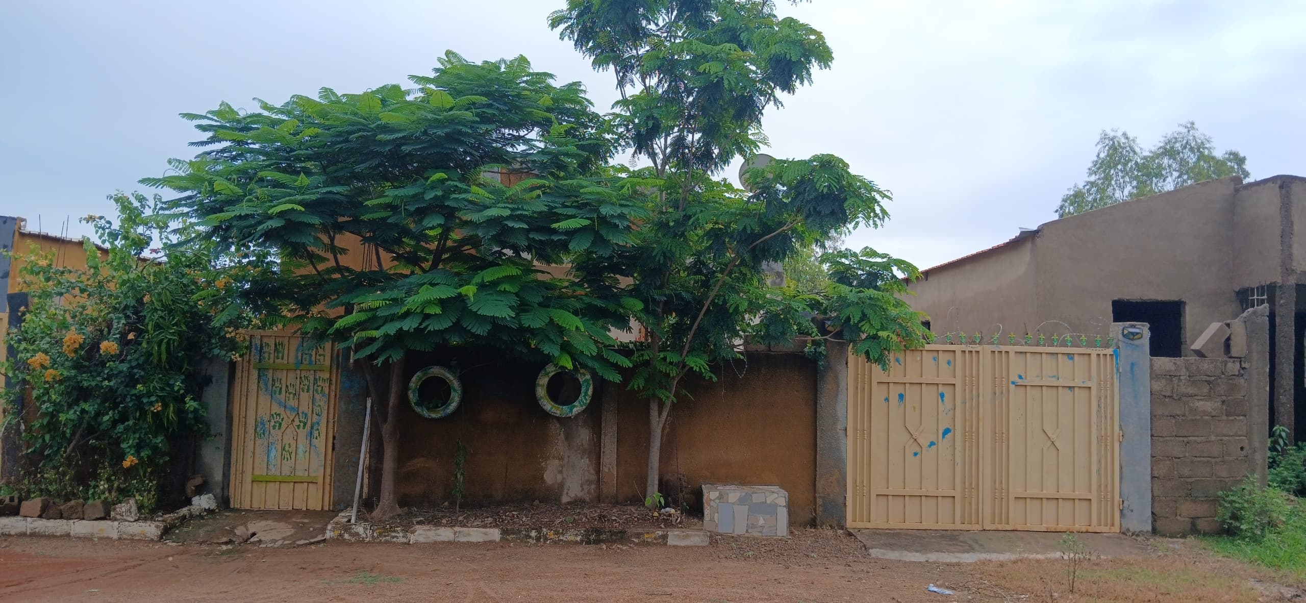 UNE VILLA DE TYPE F3 BÂTIE SUR UNE PARCELLE D'UNE SUPERFICIE DE 240 M² EN VENTE À ZAGTOULI