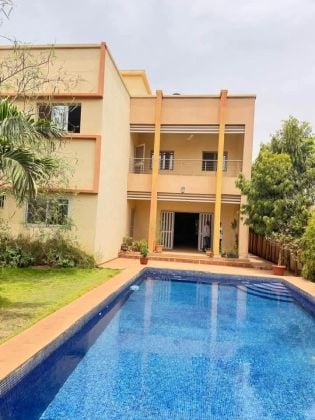 Belle villa duplex de 07 pièces + piscine en vente Ouaga 2000 Zone A