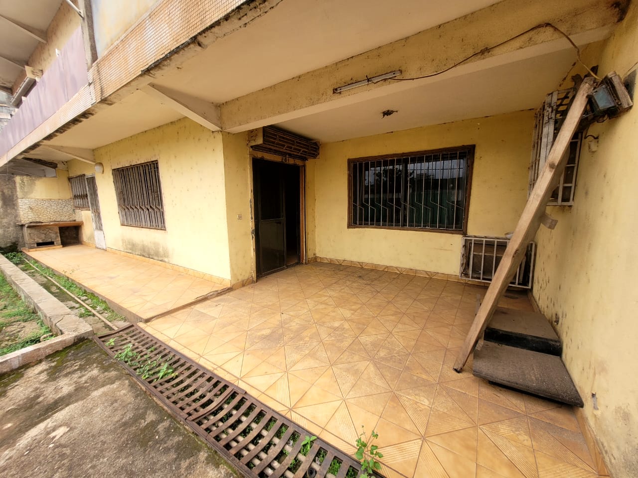 Vaste Studio Bon Standing Individuel pour Bureau ou Habitation