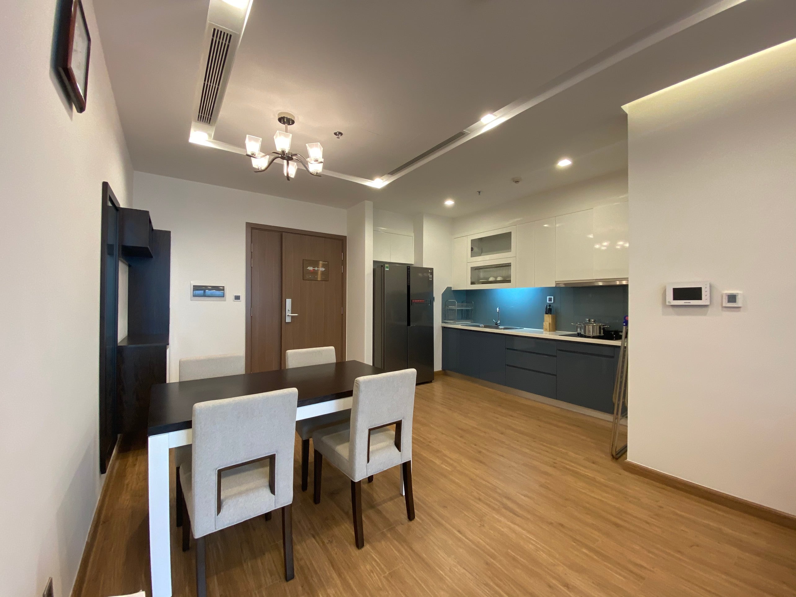 Lakeview 2BR Apartment in Metropolis – Managed by Flesta