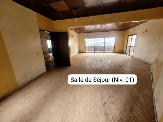 Vaste Triplex avec Mezzanine à louer pour Bureau ou Habitation au ...