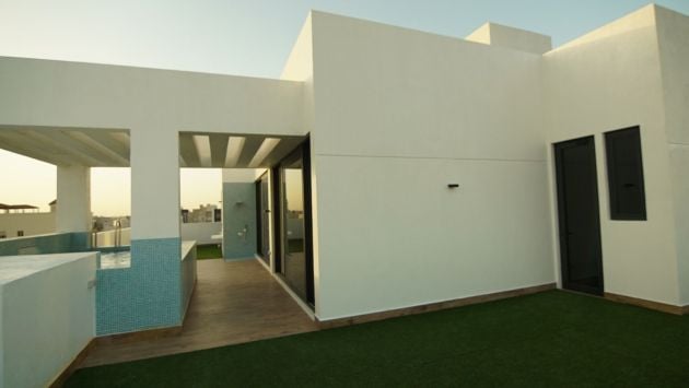 500 mtr 3 Bedroom Corner House Floor for Rent in Finatees.