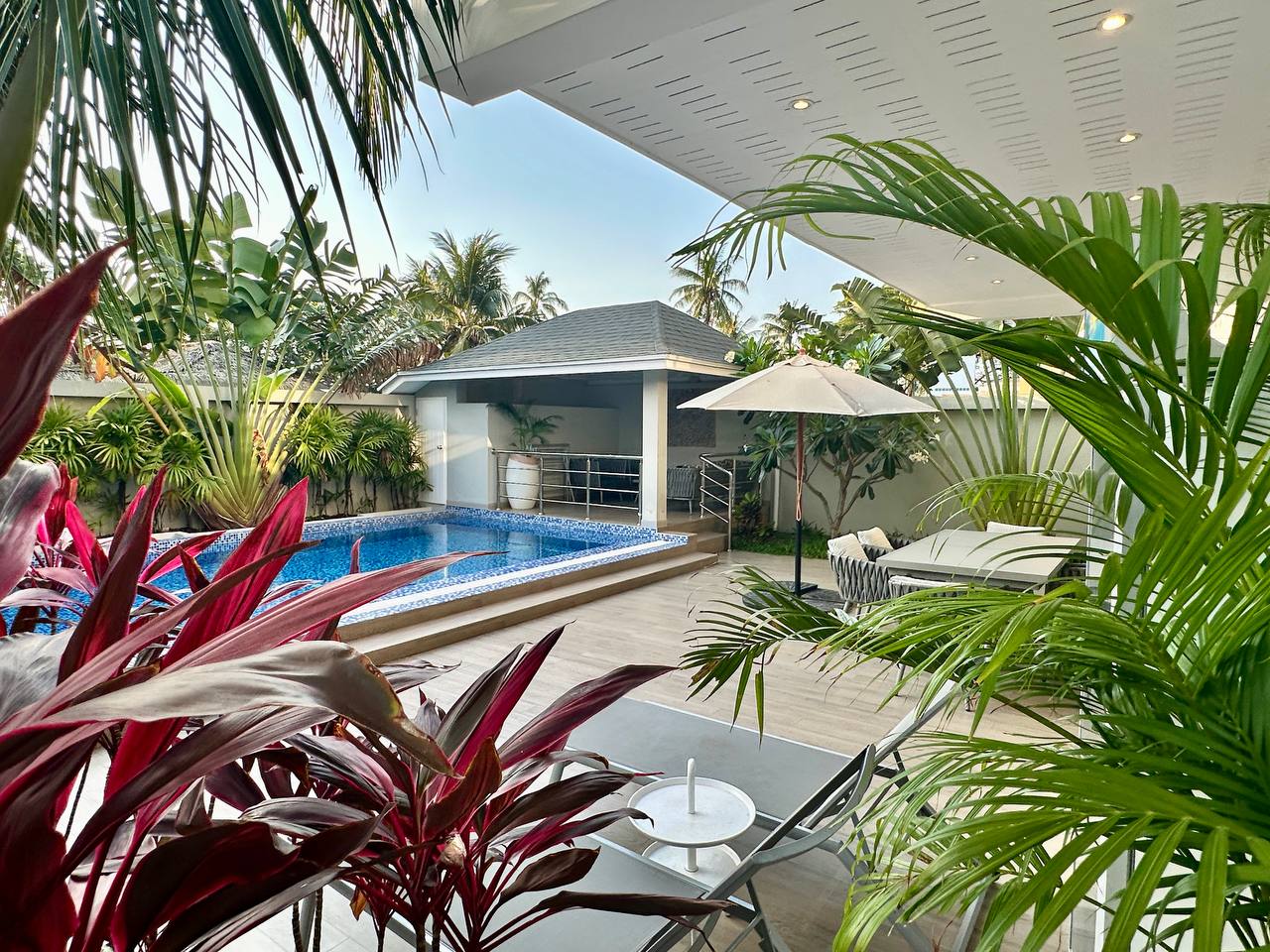 Luxury Sea View Villa \\ 150m Beach \\ ROI UP TO 8–10% \