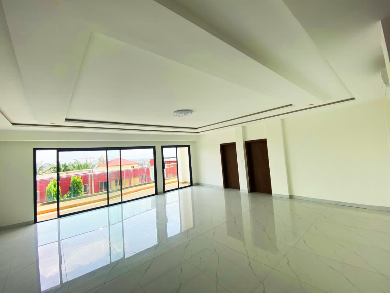 APPARTEMENT 05 PIÈCES À M'BADON