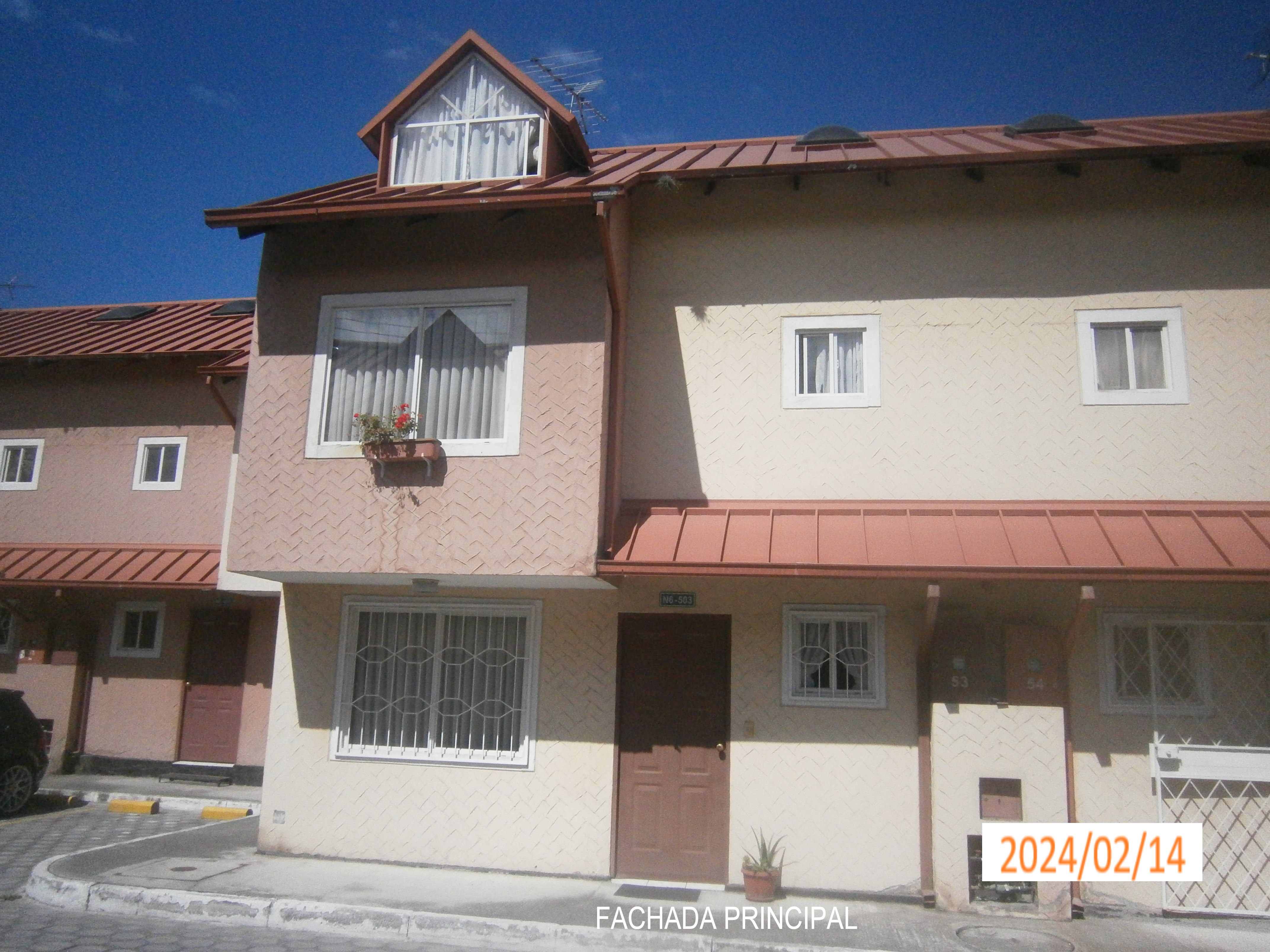 Comfortable and beautiful 4 bedroom 3 bathroom house in gated community with all services