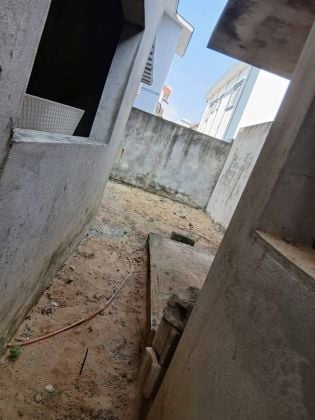 À Vendre villa inachevée dans une cité ...