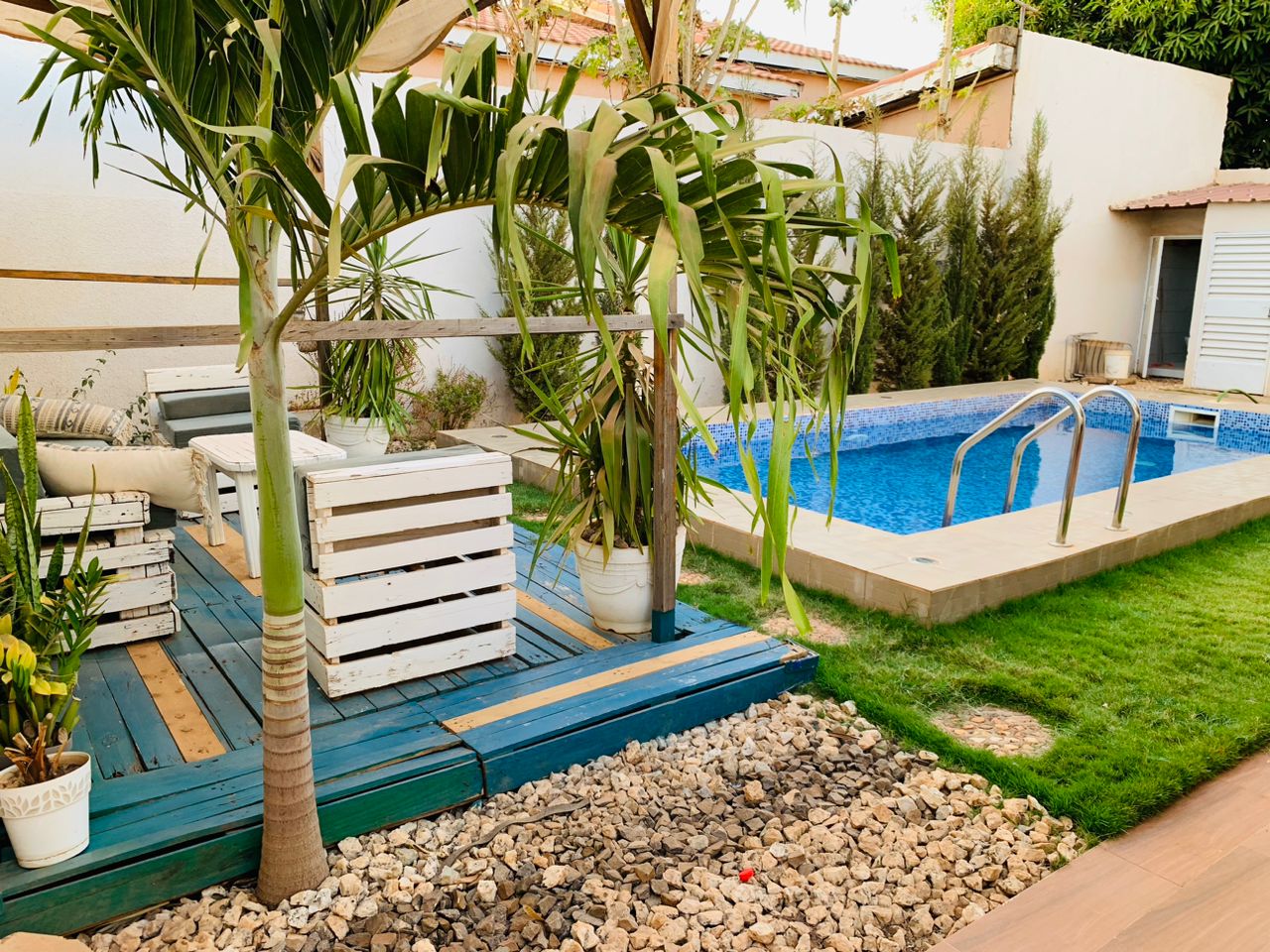 Magnifique villa meublée 3 chambres salon située à Ouaga 2000, derrière la Douane, avec piscine et groupe électrogène.