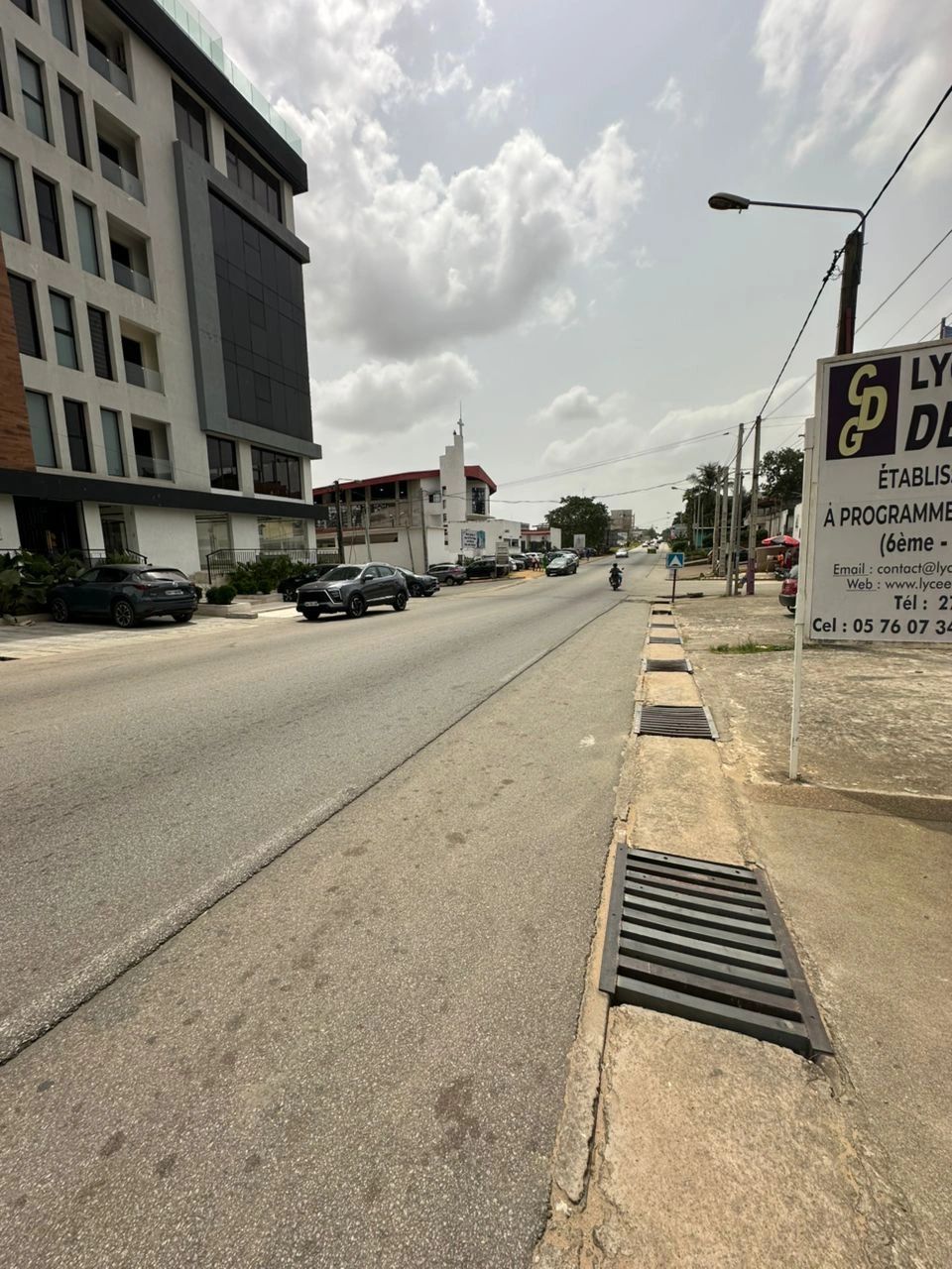 Riviera Bonoumin bordure de voie principale vente 650m2