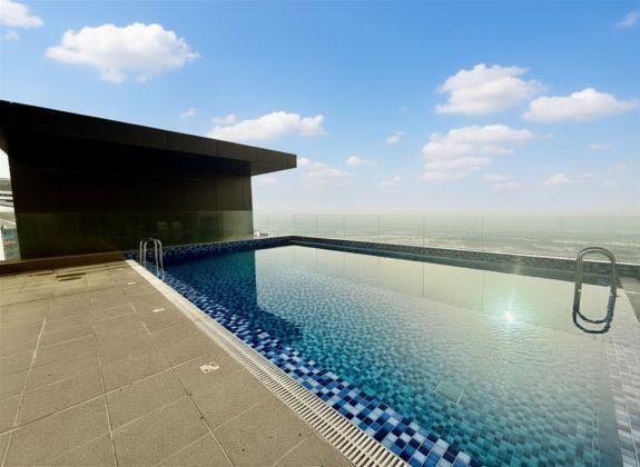 Three bedroom apartment for rent in salmiya