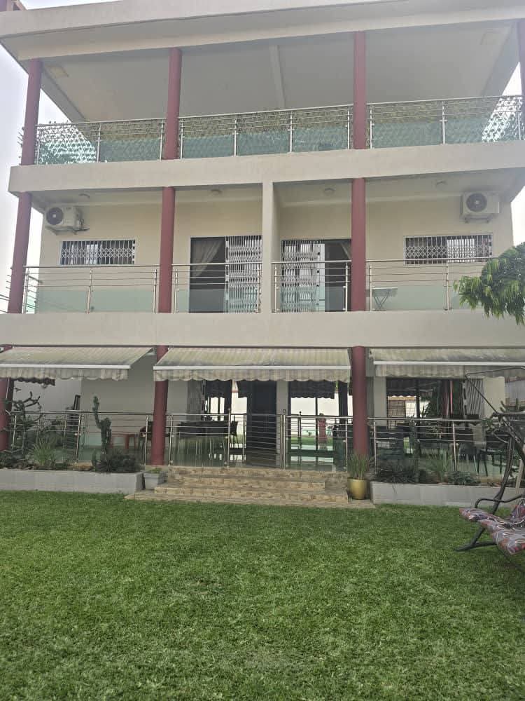 VENTE ANGRÉ CHU TRIPLEX 12 pièces 