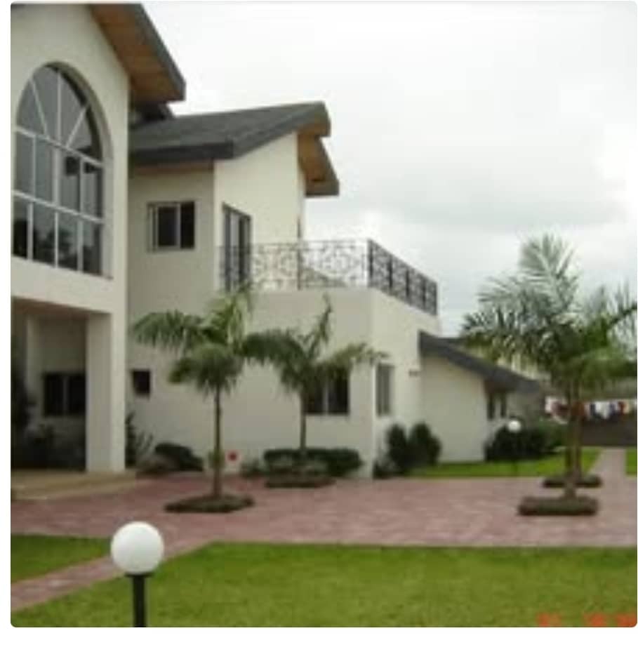 Vente d'une grande villa duplex de 10 pièces a cocody riviera golf 4 Beverly Hills a 2,5 milliard a débattre 