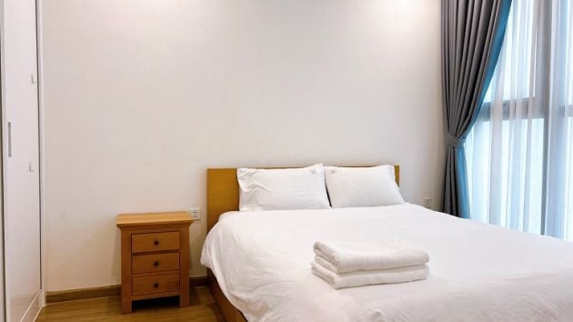 Nice, modern 2 – bedroom apartment with balcony in Cau Giay district ...