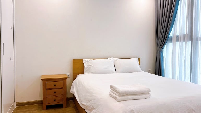 Nice, modern 2 – bedroom apartment with balcony in Cau Giay district for rent