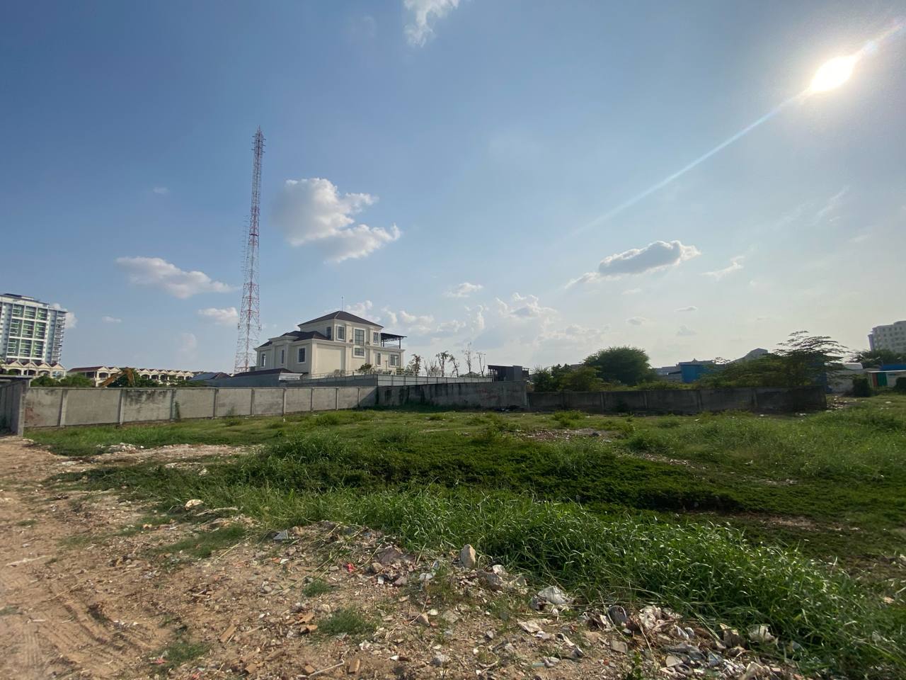 Land 20m x 30m, 40m x 30m, urgent sale near street 598