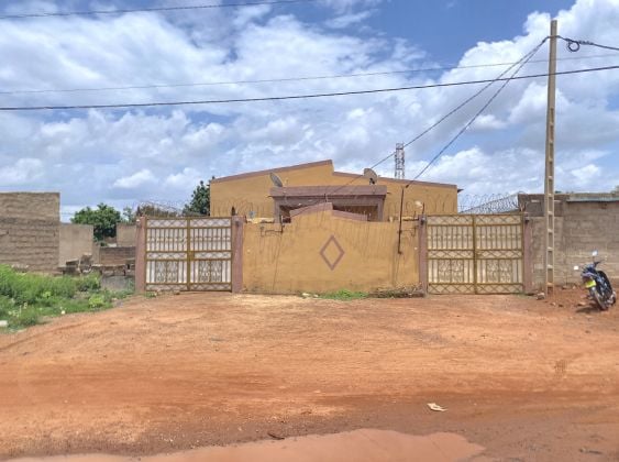 DEUX MINI VILAS BÂTIES SUR UNE PARCELLE D'UNE SUPERFICIE DE 250 ...