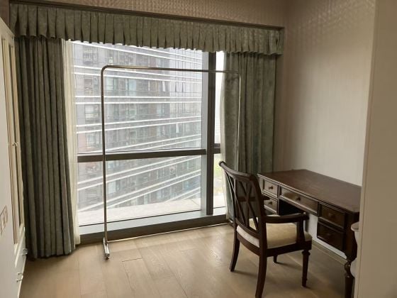 Lake view from the living room and bedroom. Shopping mall and metro line ...