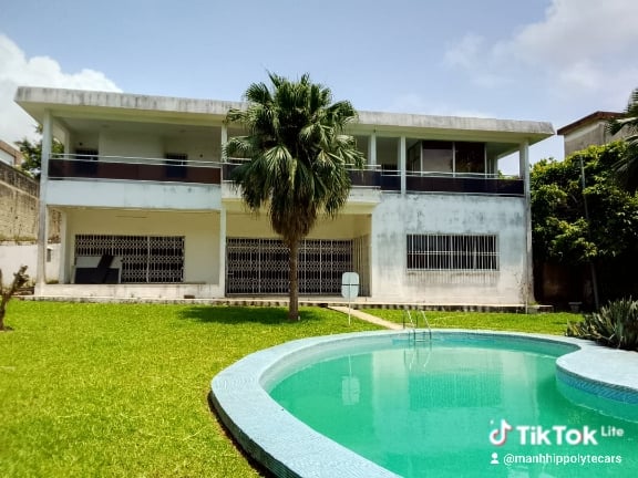 Superbe villa duplex avec piscine au Vallon 