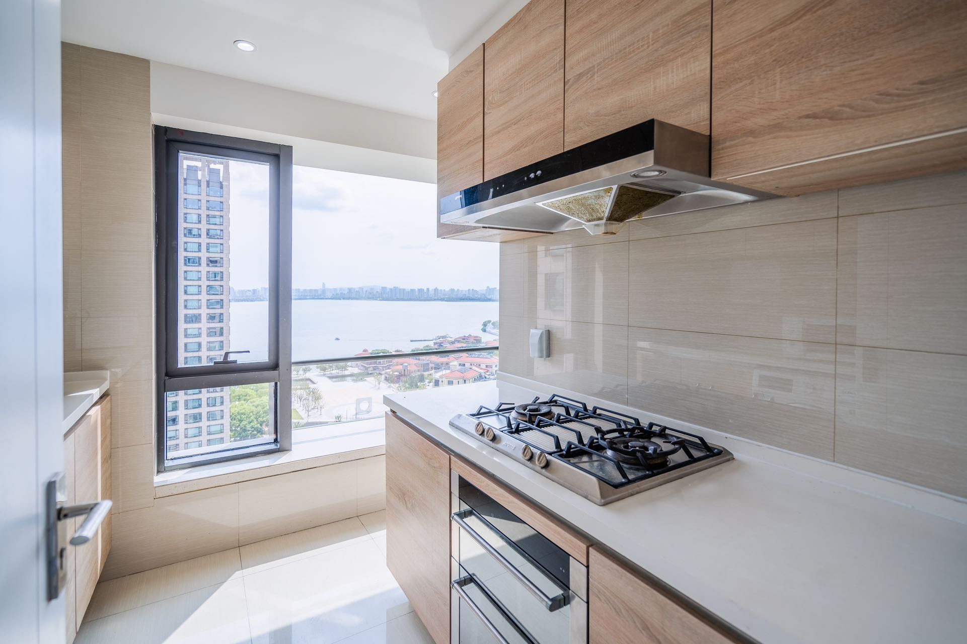 Two rooms apt in Eslite with nice Jinji lake view