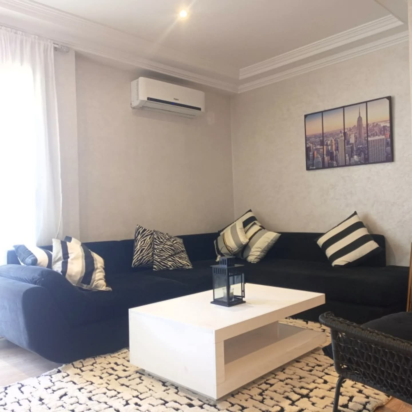 SUPERBE APPARTEMENT HAUT STANDING  DE  91 M² À LOUER MEUBLÉ POUR LONGUE DURÉES (Racine -Casablanca) 